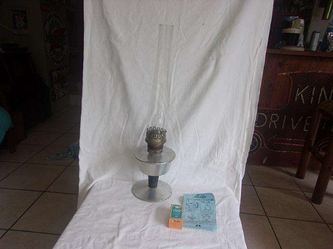 Vintage Aladdin Model 21c kerosene table lantern with glass chimney & new wick