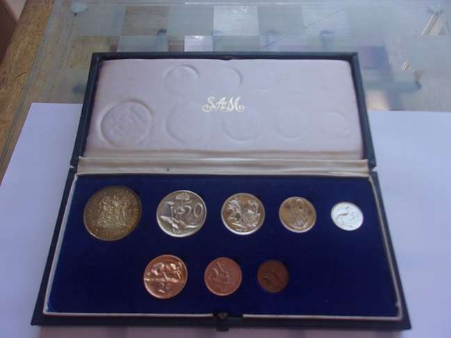 1972 SA short proof set with silver R1 in SAM box