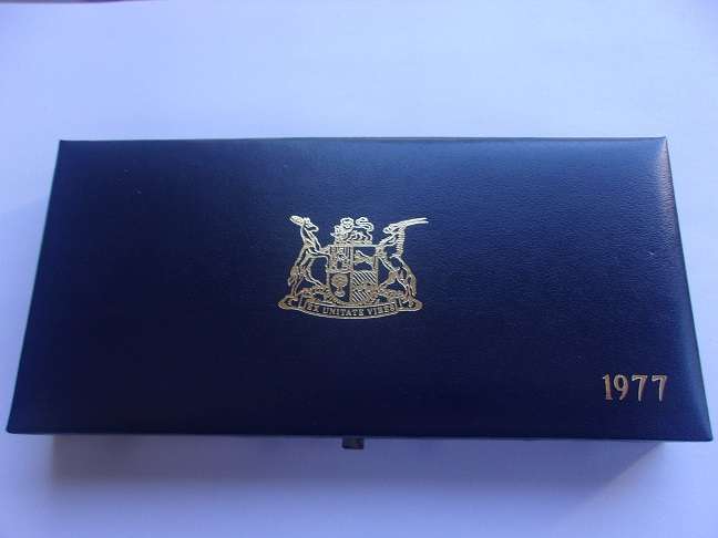 1977 SA short proof set with silver R1 in SAM box