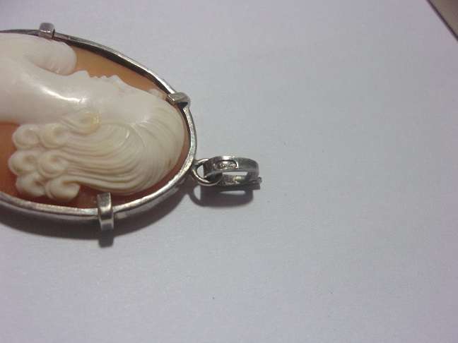 Vintage Sterling silver mounted cameo pendant