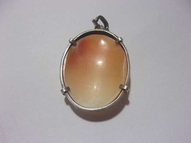 Vintage Sterling silver mounted cameo pendant