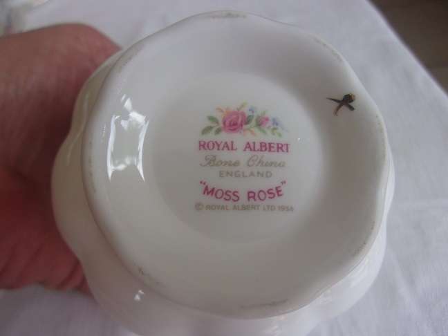 Vintage 21 piece Royal Albert "Moss Rose"  tea set - good condition
