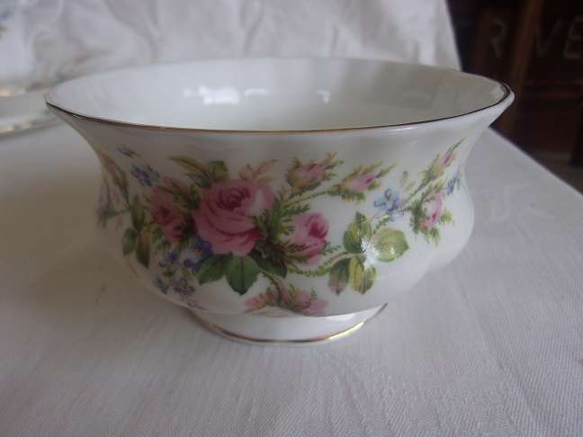 Vintage 21 piece Royal Albert "Moss Rose"  tea set - good condition
