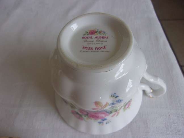 Vintage 21 piece Royal Albert "Moss Rose"  tea set - good condition