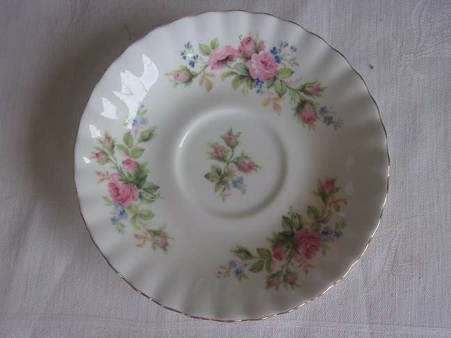 Vintage 21 piece Royal Albert "Moss Rose"  tea set - good condition