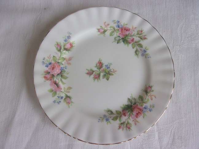 Vintage 21 piece Royal Albert "Moss Rose"  tea set - good condition