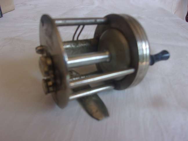 Rare vintage Record No. 1550C casting reel - works perfectly