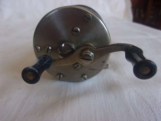 Rare vintage Record No. 1550C casting reel - works perfectly