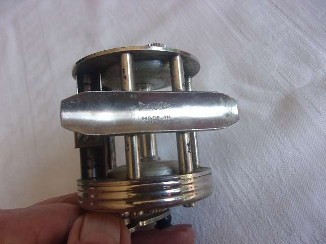 Rare vintage Record No. 1550C casting reel - works perfectly