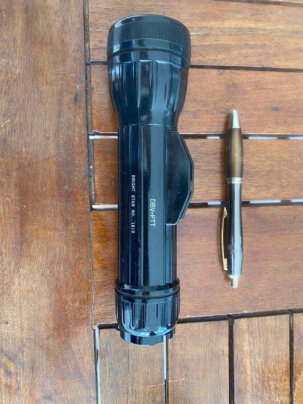 DBV-PTT Bright Star no 1819 Military Style Flashlite.