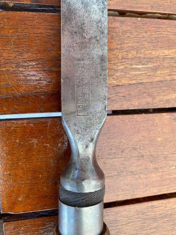 Vintage  Brades no 2423  78-inch Chisel.