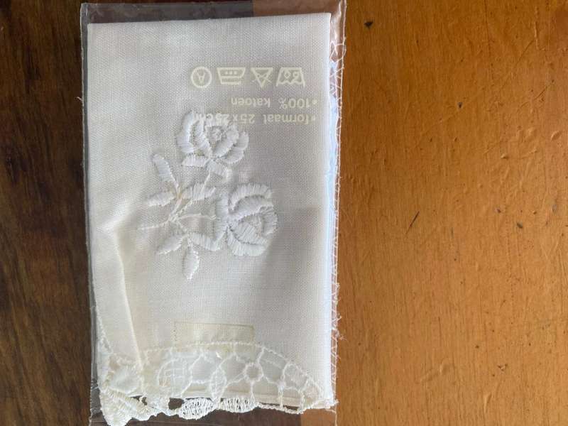 3 x Embroidery  Handkerchief  -  3 x Geborduurde Sakdoekie (Afrikaans)   - Made in Switzerland