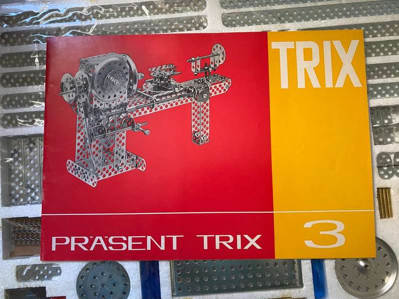 Meccano Type Interlocking set - PRASENT TRIX - there are 8 diffrent sets.