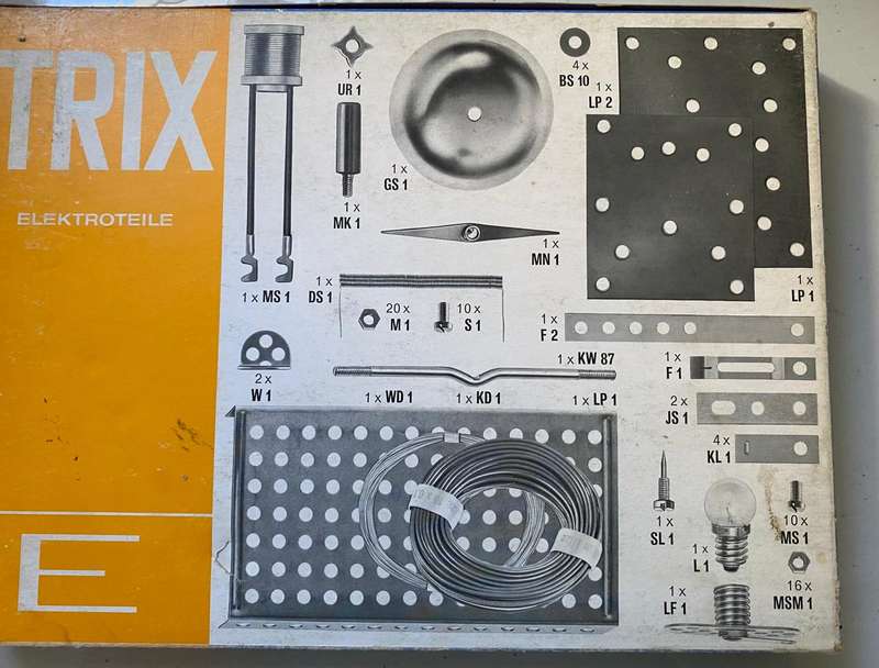 Meccano Type Interlocking set - PRASENT TRIX - there are 8 diffrent sets.