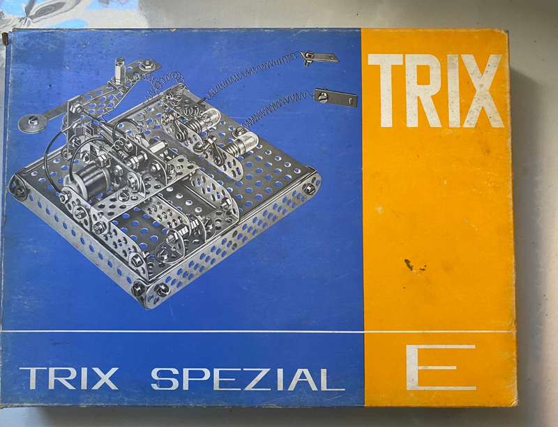 Meccano Type Interlocking set - PRASENT TRIX - there are 8 diffrent sets.