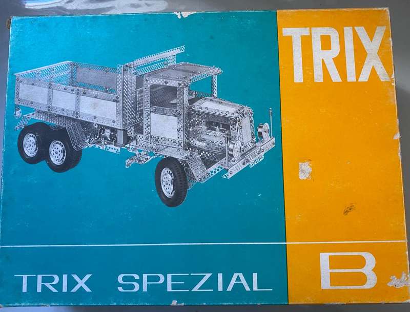 Meccano Type Interlocking set - PRASENT TRIX - there are 8 diffrent sets.