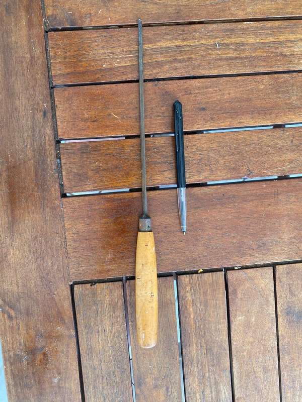 Tall 33 cm Very Thin 3mm Chisel.