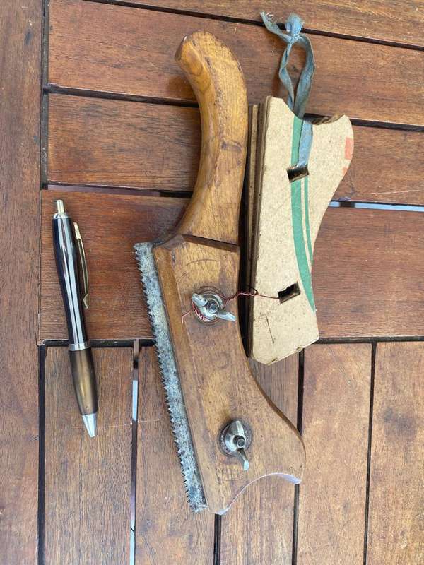 An Inlay/Veneer Saw with 8 Different Width Shims.