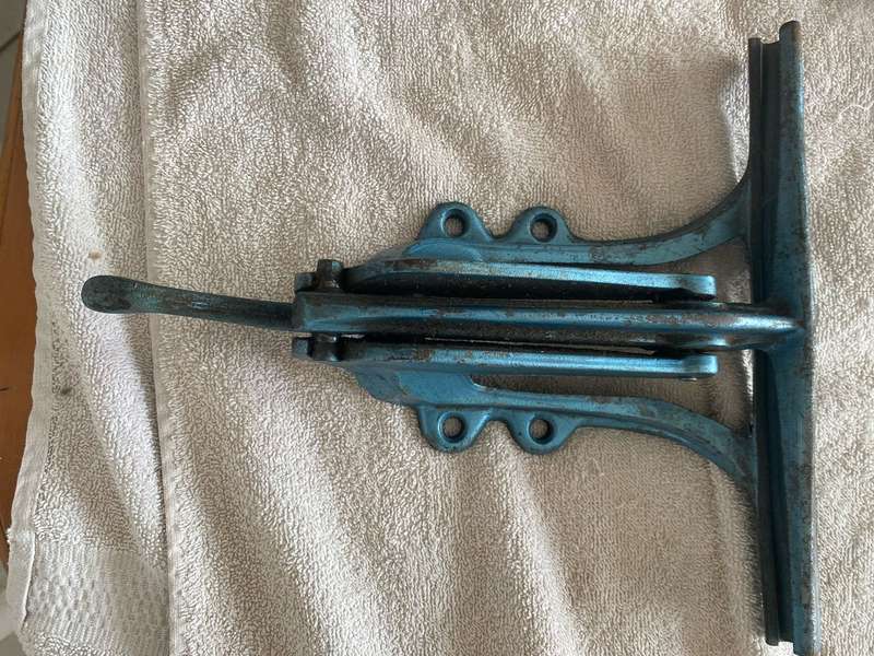 Diepaca 240 Saw Sharping Cast Steel Vice - Blue one