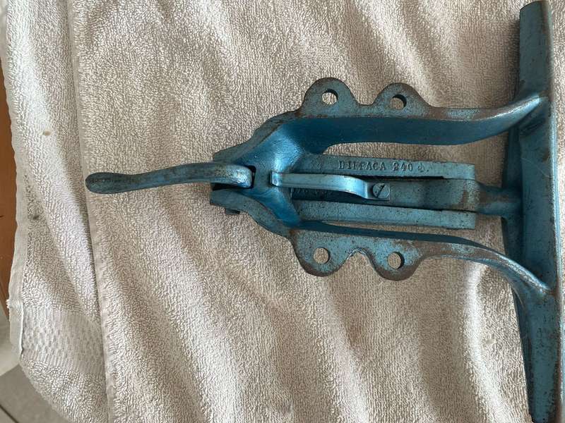 Diepaca 240 Saw Sharping Cast Steel Vice - Blue one