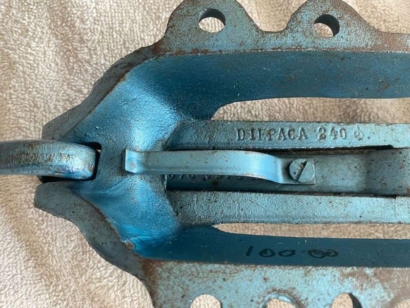 Diepaca 240 Saw Sharping Cast Steel Vice - Blue one
