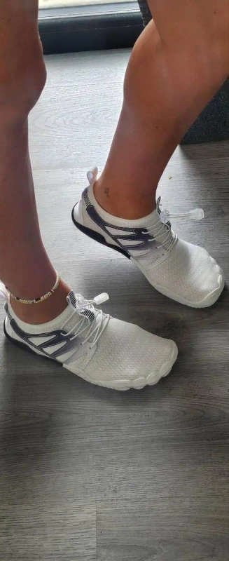 Lightweight barefoot feel Aqua Shoes Various sizes white and grey Lace Up