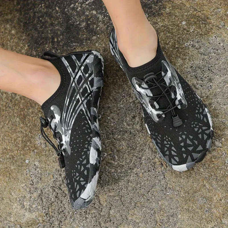 Lightweight barefoot feel Aqua Shoes  Black Camo Lace Up Size 4