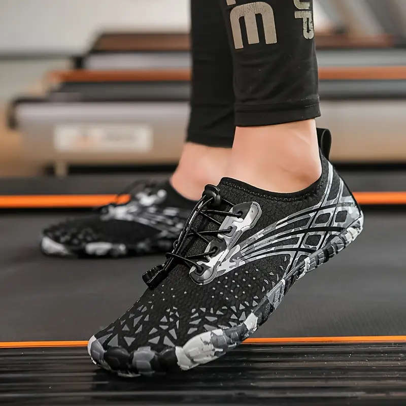 Lightweight barefoot feel Aqua Shoes  Black Camo Lace Up Size 4
