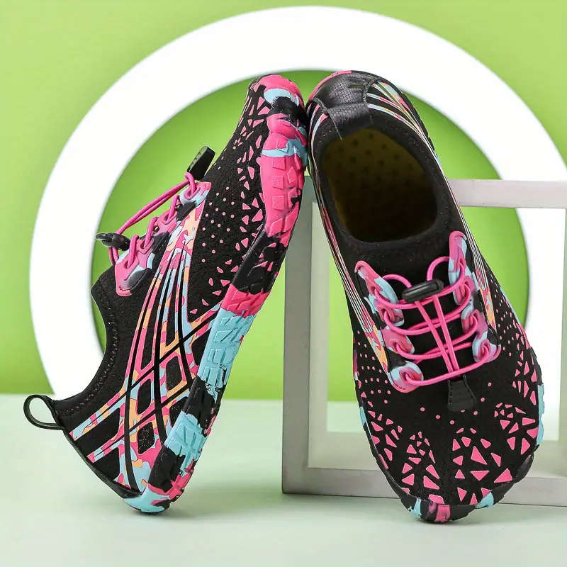 Lightweight barefoot feel Aqua Shoes  Rose Camo Lace Up Size 5