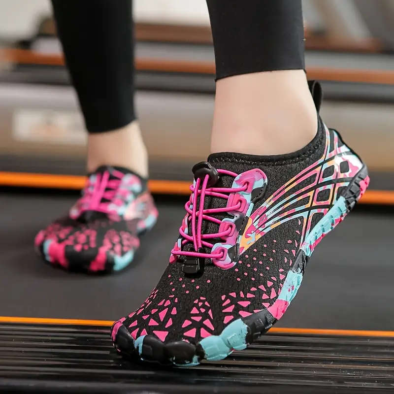 Lightweight barefoot feel Aqua Shoes  Rose Camo Lace Up Size 5
