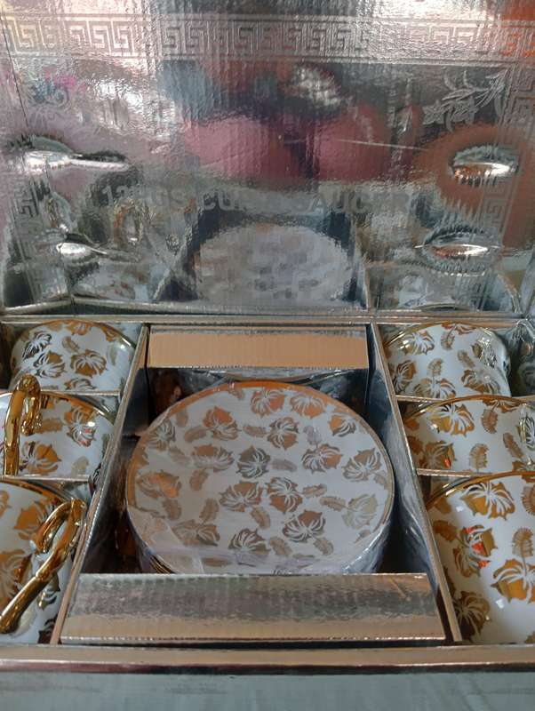 NEW VINTAGE 12 PIECE TEASET IN BOX