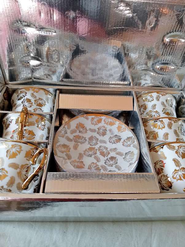 NEW VINTAGE 12 PIECE TEASET IN BOX