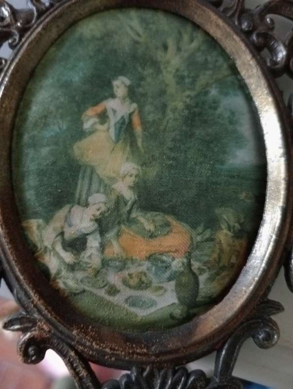 VINTAGE 15CM ITALIAN FRAME WITH SILK PRINT NR 3