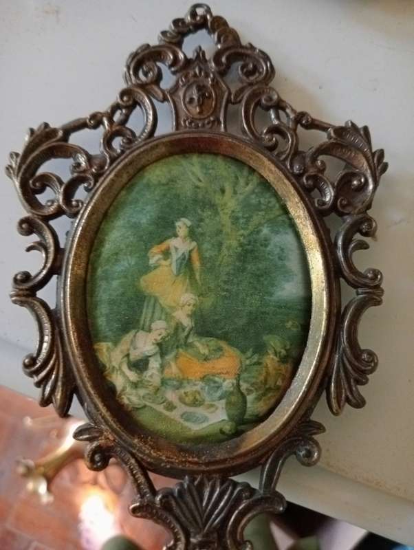 VINTAGE 15CM ITALIAN FRAME WITH SILK PRINT NR 3