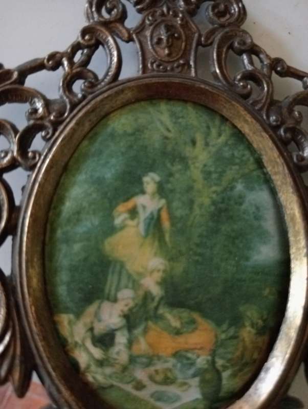 VINTAGE 15CM ITALIAN FRAME WITH SILK PRINT NR 3