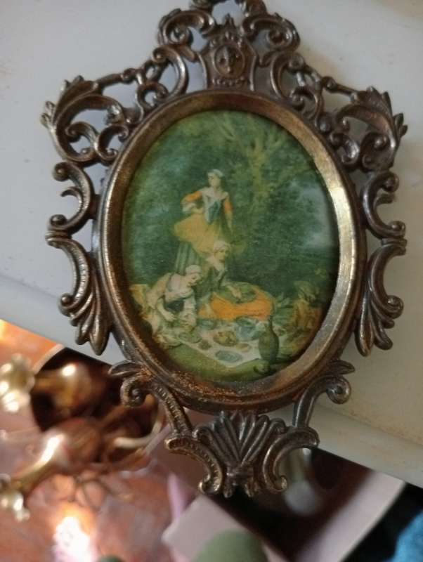 VINTAGE 15CM ITALIAN FRAME WITH SILK PRINT NR 3