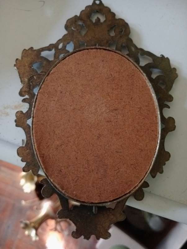 VINTAGE 15CM ITALIAN FRAME WITH SILK PRINT NR 3