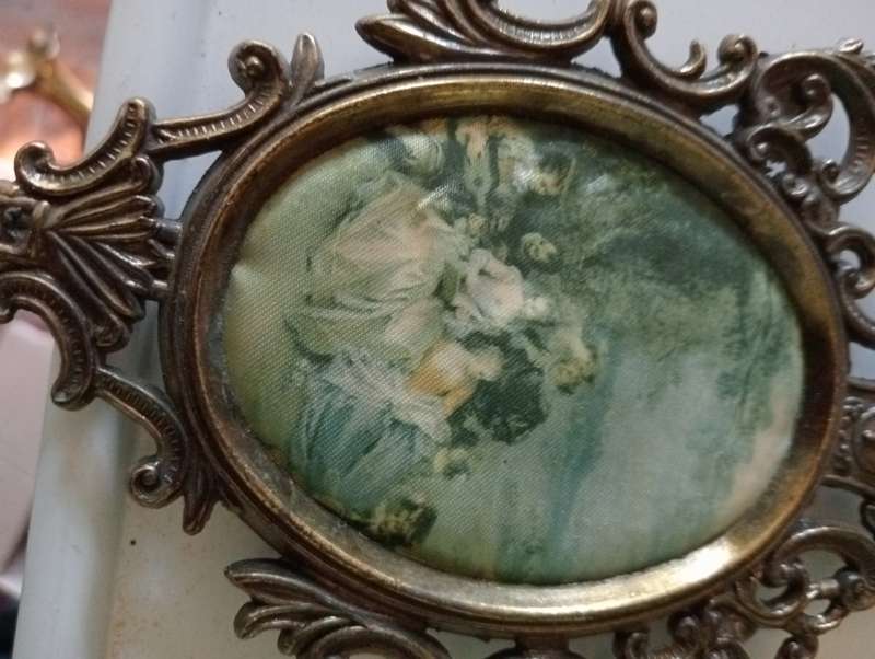 VINTAGE 15CM ITALIAN FRAME WITH SILK PRINT 2