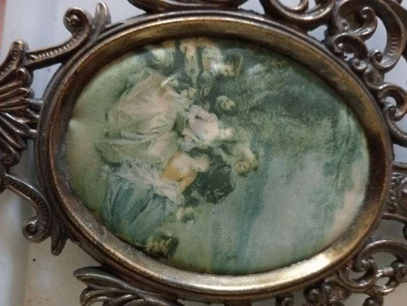VINTAGE 15CM ITALIAN FRAME WITH SILK PRINT 2
