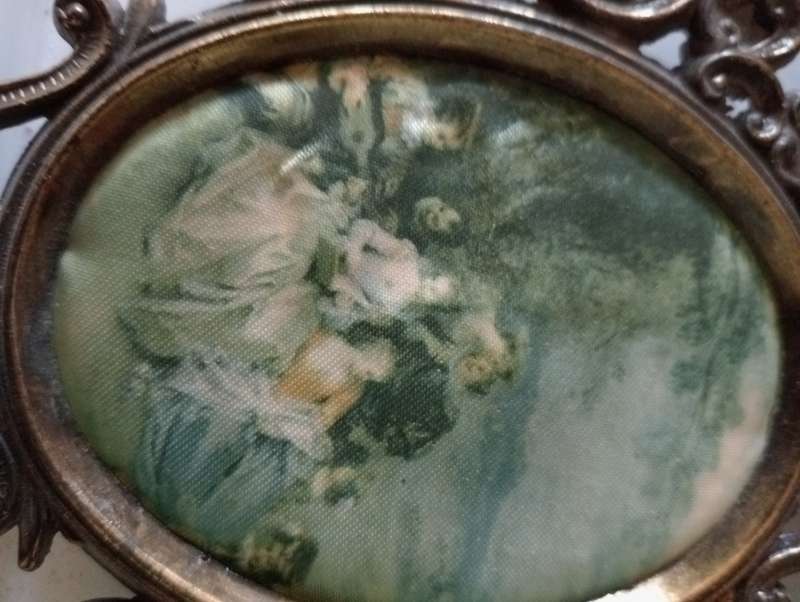 VINTAGE 15CM ITALIAN FRAME WITH SILK PRINT 2