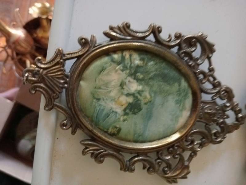VINTAGE 15CM ITALIAN FRAME WITH SILK PRINT 2