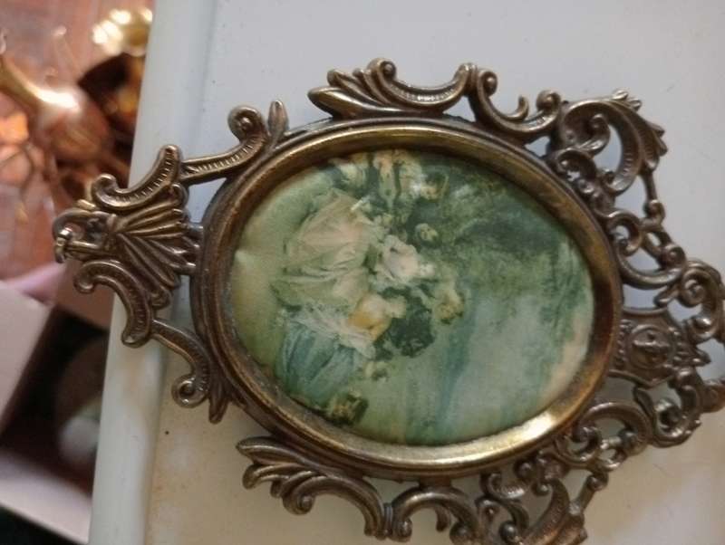 VINTAGE 15CM ITALIAN FRAME WITH SILK PRINT 2
