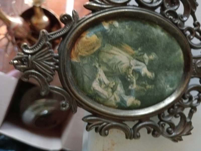 VINTAGE 15CM ITALIAN FRAME WITH SILK PRINT NR 1