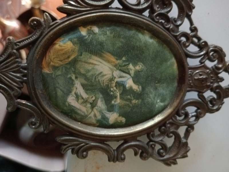 VINTAGE 15CM ITALIAN FRAME WITH SILK PRINT NR 1