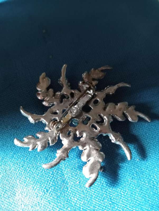 VINTAGE 1960 SARH COVENTRY BROOCH