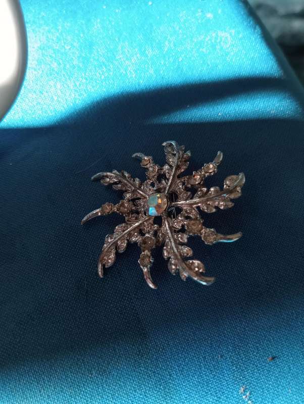 VINTAGE 1960 SARH COVENTRY BROOCH