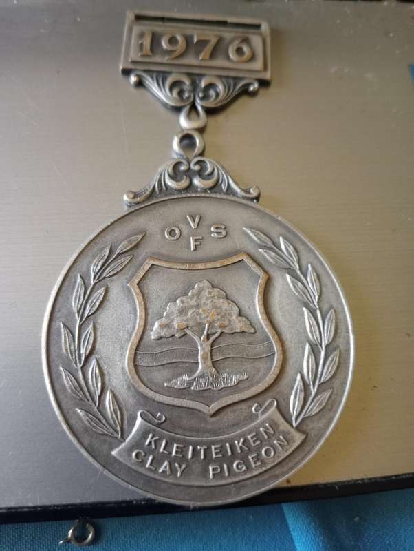VINTAGE KLEITEIKEN MEDAL