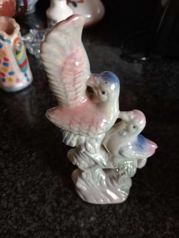 VINTAGE 19 CM GLAZED BIRD