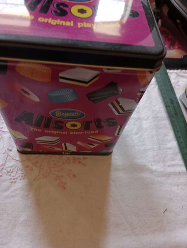 VINTAGE 1 KG LIQUORICE  TIN