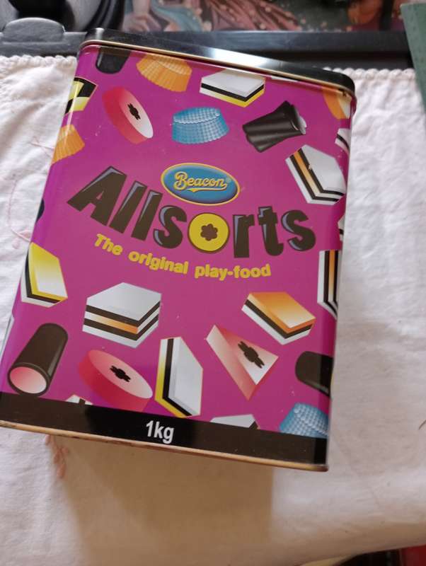 VINTAGE 1 KG LIQUORICE  TIN